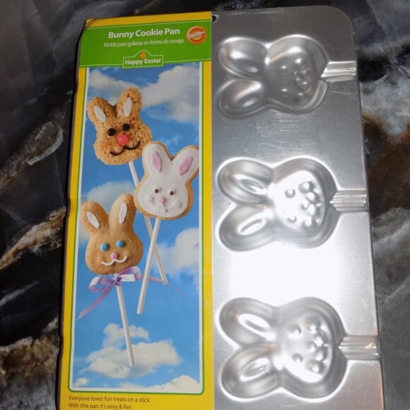 Wilton BUNNY COOKIE PAN NEW - Picture 2 of 3